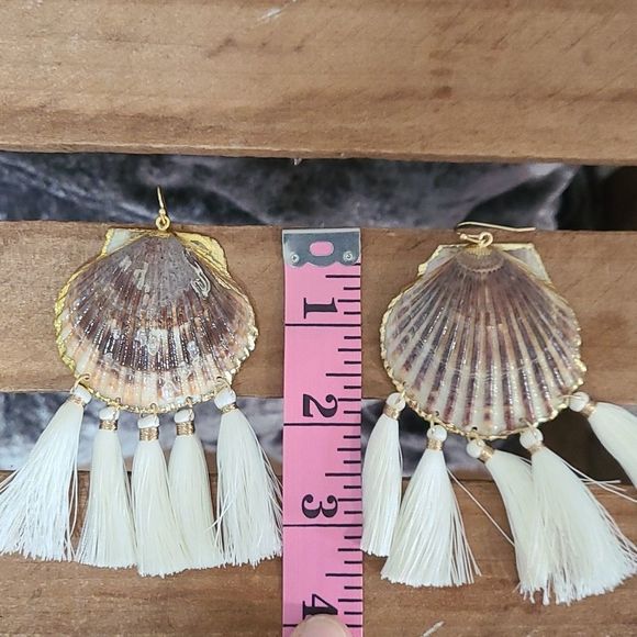 Shell with Tassel drop earrings NWT - Picture 5 of 6